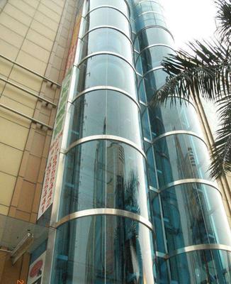 更换外墙观光电梯玻璃安装